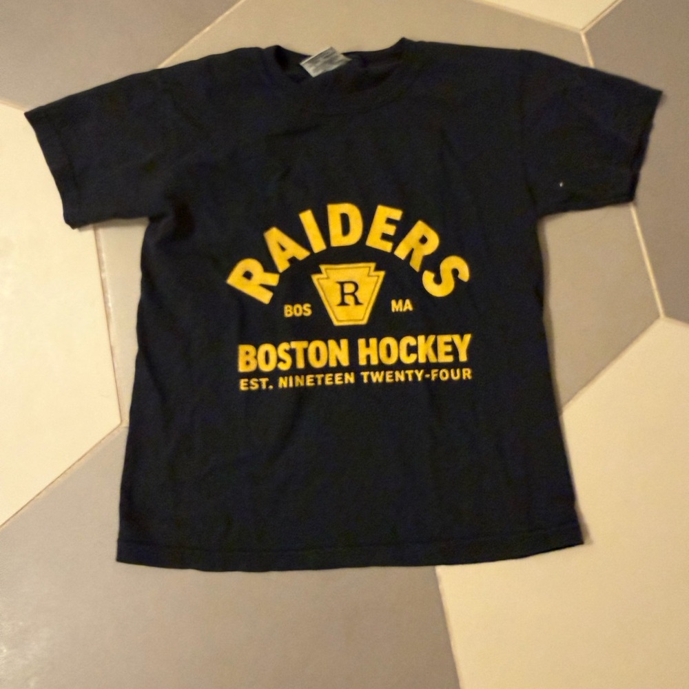 “Heated Rivalry” Boston Raiders cropped tee